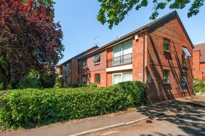 Property on Rickmansworth Road, WD18 7HL