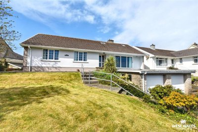 Property on SA62 6HL