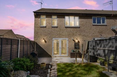 Property on The Drakes, SS3 9NY