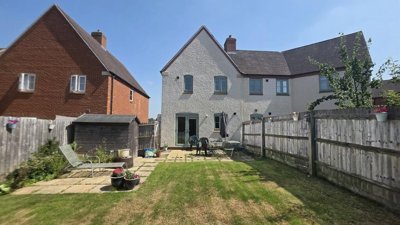 Property on Desdemona Way, NN13 6GP
