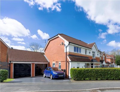 Property on Wood Common Grange, WS3 5EY