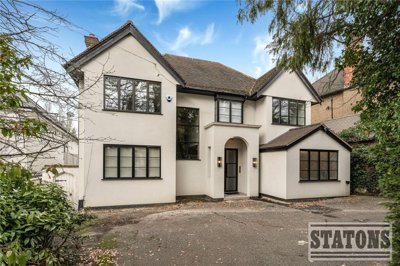 Property on NW7 4LE