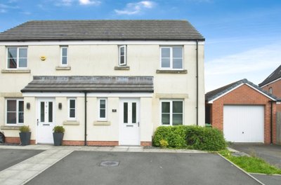 Property on Ffordd Cadfan, CF31 2DQ