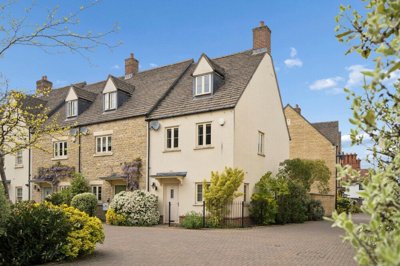 Property on Ashford Close, OX20 1FF