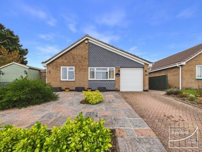 Property on Sharpitor Close, TQ3 1AR