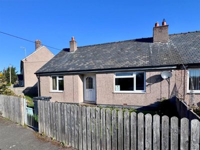 Property on Glan Collen, LL22 8PW