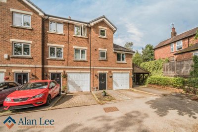 Property on Chelford Road, SK10 3LG