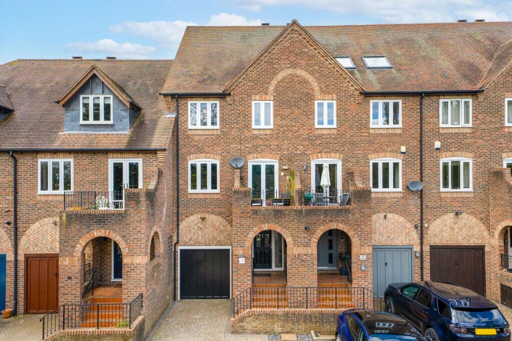 Terraced House