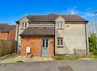 Property on Festival Close, SN10 5AU