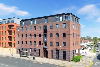 Property on High Road, N12 9RW