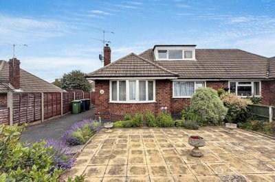 Property on Nuneaton Road, CV12 9QP