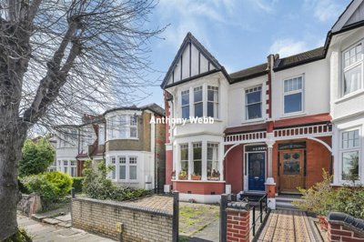 Property on Lakeside Road, N13 4PS