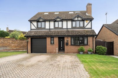 Property on Huddington Glade, GU46 6FG