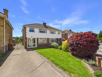 Property on GL51 3DH
