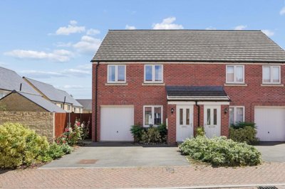 Property on Gordon Marshall Close, OX29 7AT