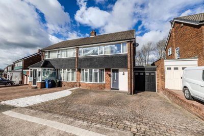 Property on Bracknell Gardens, NE5 1BR