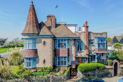 Property on Marine Parade, SS9 2NQ