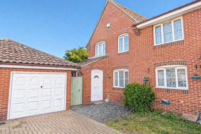 Property on New Path, CB7 5JX