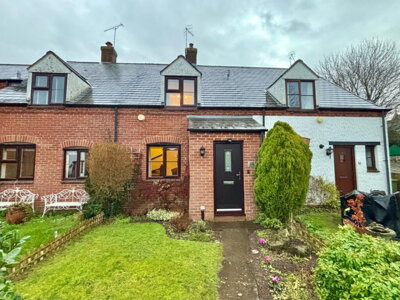 Property on St James Close, WR11 8PZ