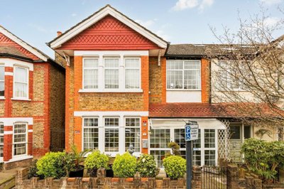 Property on Kingsley Avenue, W13 0EG