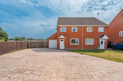 Property on Swan Close, IP14 1UT