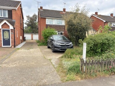 Property on Vauxhall Drive, RG5 4EE