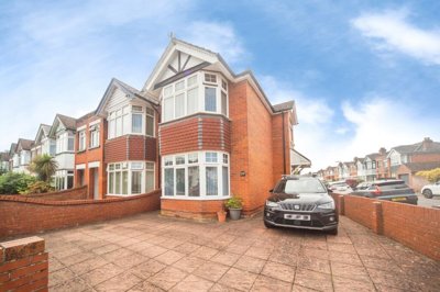 Property on St James Road, SO15 5FD