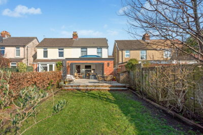 Property on Queens Road, GU32 3BD