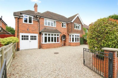 Property on Aldbourne Avenue, RG6 7DB