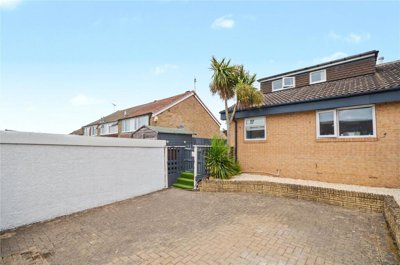 Property on Wesley Croft, LS11 8RW