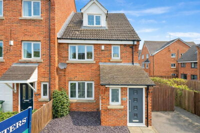 Property on Newlands, LS28 5BE