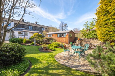 Property on Cross Lane, HD4 6XH