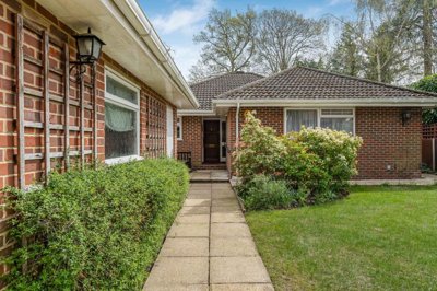 Property on Shaftesbury Road, GU22 7DU