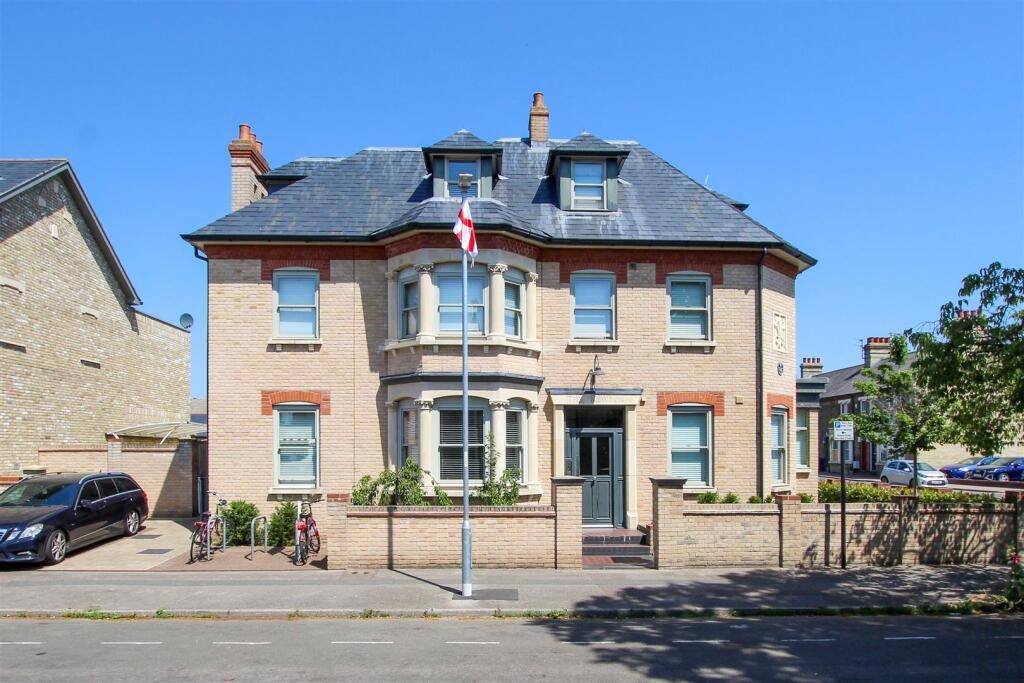 Property main image