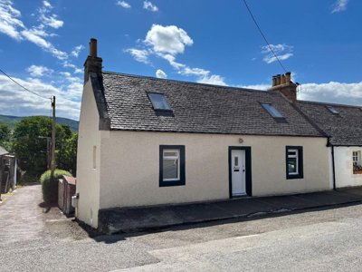 Property on Newton Of Pitcairns, PH2 0SL