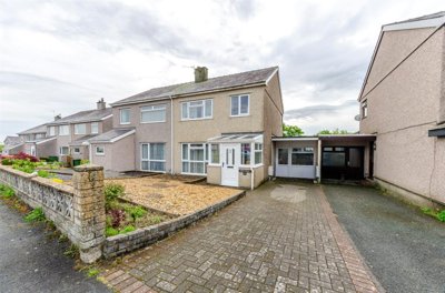Property on Minffordd, LL55 4PU
