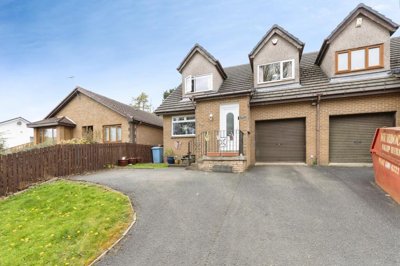 Property on Bridgend, ML7 4EX