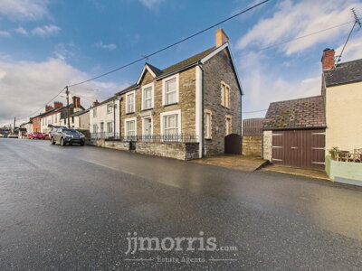 Property on SA43 2SR