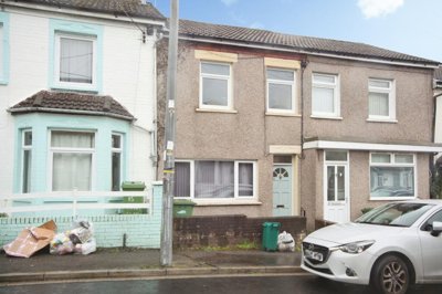 Property on Kingsland Terrace, CF37 1RX