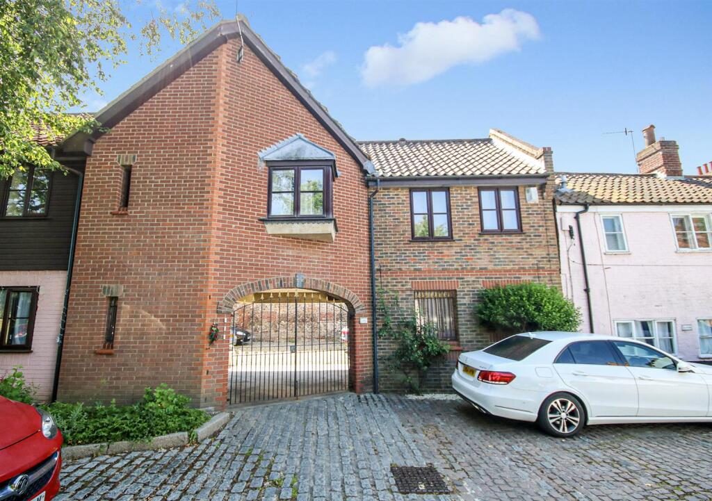 Property main image