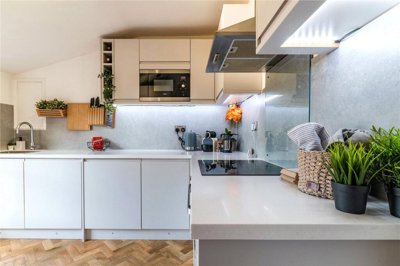 Property on Regent Court, RG1 7HW