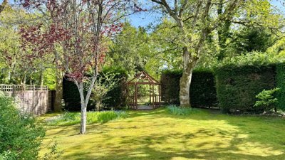 Property on Broad Lane, RG7 6QH