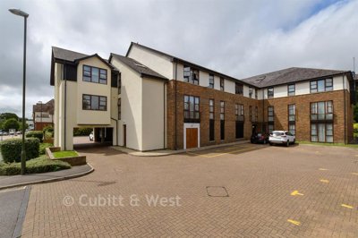 Property on Station Road, RH13 9LP