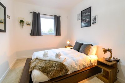 Property on M4 7BF