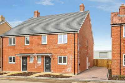 Property on CO12 4RR