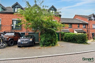 Property on Chandlers Walk, EX2 8BA