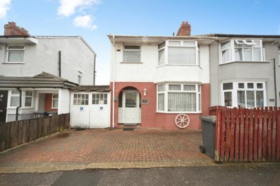 Property on St Lawrence Avenue, LU3 1QS