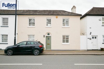 Property on Hoppers Road, N21 3LH