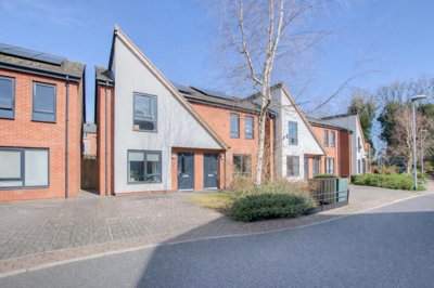 Property on Albert Road, NG3 4JD