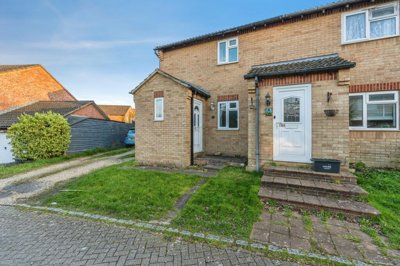 Property on Pond Close, SO40 4YU